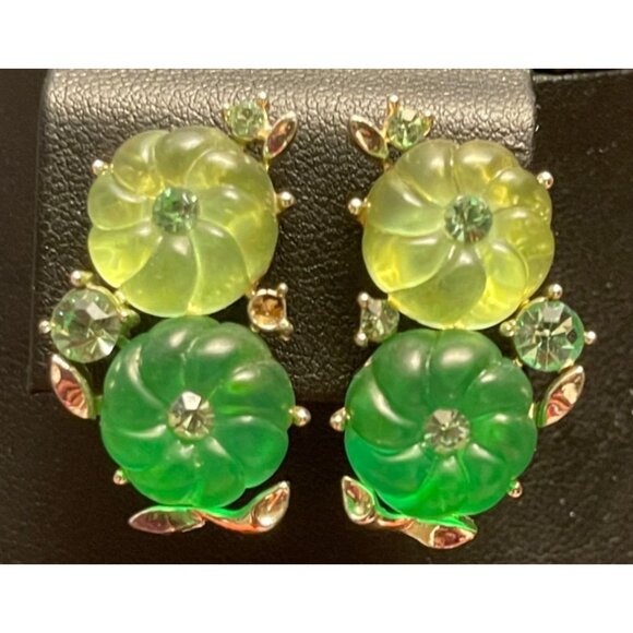 Vintage Lisner Molded Glass Shades Of Green Floral Clip-On Earrings - Picture 2 of 12